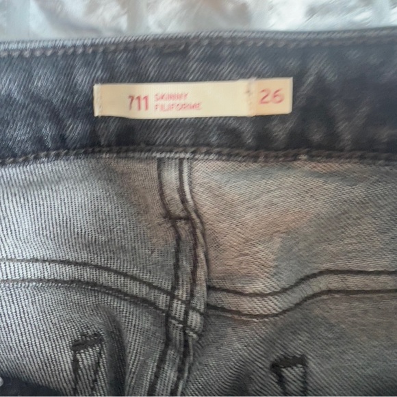 Levi’s 711 skinny jeans in dark grey. - Picture 6 of 6